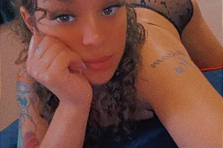 Come over, im honry 🥰 - Image 1