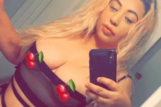 thick blonde beauty available ... - Image 1