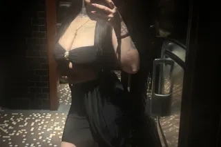 5 star upscale sexy girl 👸🏻💕 -... - Image 1