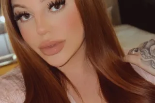 Spicy Sicilian Slut With Curves To Die For 😍 - Image 5