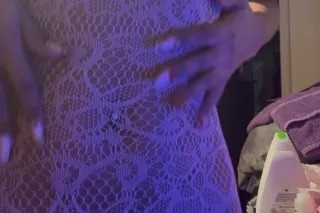 avaliableright now sexy latina... - Image 4