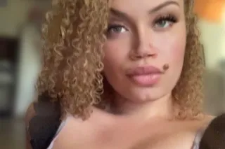 Horny wet girl 💦 - Image 1