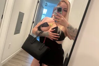 let me keep you company 😘 - Image 3