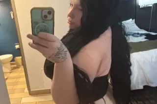 qv and HH deals 😍available now! txt me 🔥 - Image 1