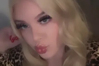 THICKKK GREEN EYED BLONDE 🫧🍑💋⭐... - Image 1