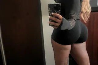 ME SO HORNY🤤😵‍💫catch me while ... - Image 3