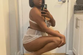 Sexy Playmate 🥂 Loves 2 Please... - Image 2