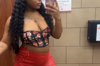 Come make that big dick cum for me papi☺ - Image 3