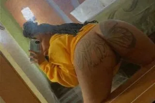 come taste this wet juciy puss... - Image 3