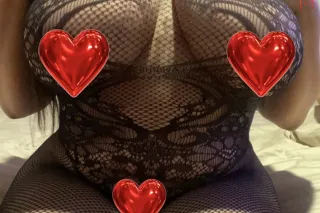 Feeling hot and horny 🍆💦👅 - Image 6