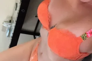 amor soy una hermosa rubia ven... - Image 3