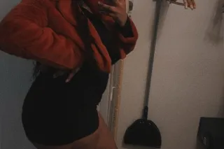 sexy brown skin baddie - Image 4