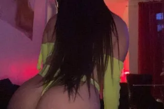 I am a fiery Latina woman (colombian) experta en massaje - Image 10