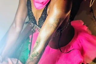 Come snuggles with me ... enjo... - Image 3