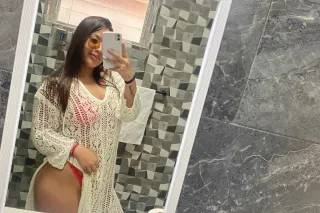 Latina sexy horny - Image 7