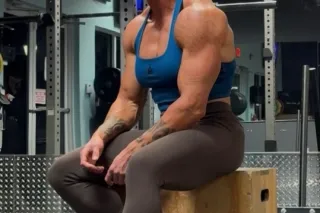 Female Bodybuilder Escort - Image 6