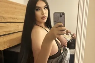 Thick Latina Big ass Big tits ... - Image 2