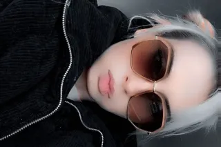 comee see me let me take csre ... - Image 1