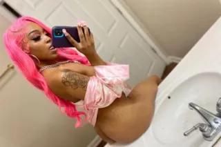 Sexy Carmel - 24 - Image 1