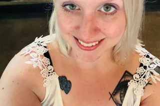 pretty blonde - 38 - Image 2