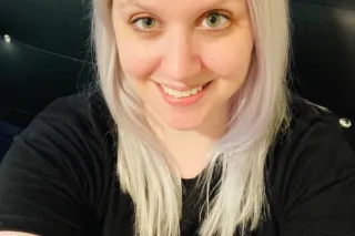 pretty blonde - 38 - Image 1