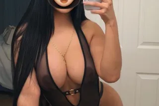 HI LOVE 🩷I'M NEW TO THE AREA 💋... - Image 2