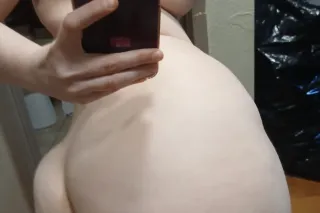 wet , tight 😩 100% clean 🧼 & v... - Image 1