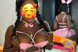 Sexy woman that I'm only here to fulfill all your desires - Image 1