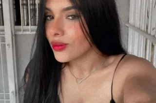 Latina Ardiente en busca de pl... - Image 2