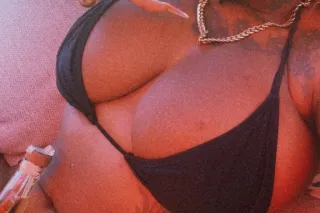 Honey is... S💨M💨O💨K💨I💨N💨G💨 H♨T... - Image 4