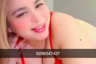 ❤Beautiful girl, passing throu... - Image 1