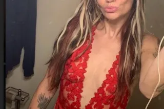 move over gene simmons lusciouslicks new tongue in town - Image 10