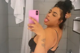 thick busty ebony ready to fuc... - Image 1