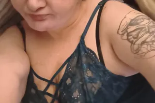 BBW Big blue eyes thick thighs... - Image 3