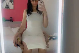 Soft Curves, Pretty Perfection... - Image 2