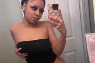 AVAILABLE NOW💦🌹 cutest lil slu... - Image 1