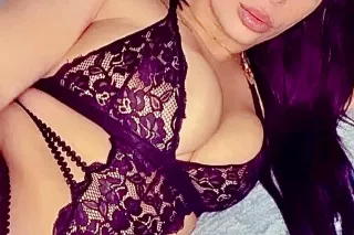 5'5 with pretty brown eyes - Image 8