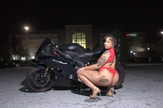 Sexy Slim Thick Lightskin, Wet Pussy Pretty Face Come Experience👅😩 - Image 9