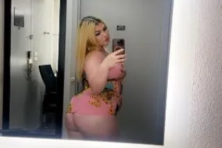 SWEET AND SEXY THICK WHITE GIR... - Image 2