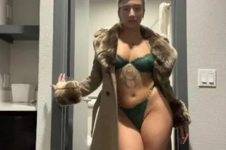 Slim & Curvy Sweet Italian Tre... - Image 3