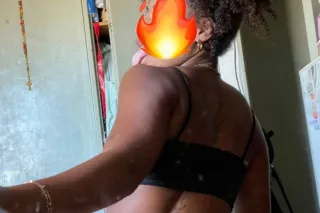 😍Pretty and hot 🥰 you won’t re... - Image 1