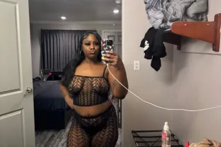 Beauty W/ The Booty 🩷💦 - 24 - Image 3