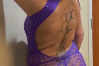 tattooed baddie with a fattie🍑... - Image 2