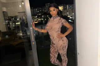 NEW TO TOWN - Image 4