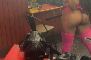 pretty young sexy brownskin😍 - Image 1