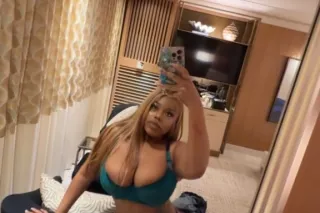 BUSTY PARTY GIRL😍🍭 - 23 - Image 3