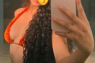 NEW HOT GIRL IN TOWN!! Let's h... - Image 1