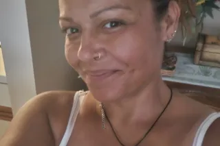 Newbie 4"11" cutie - Image 5