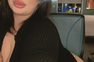 throat goat 🫦 sexy BBW 💕 Fat w... - Image 4