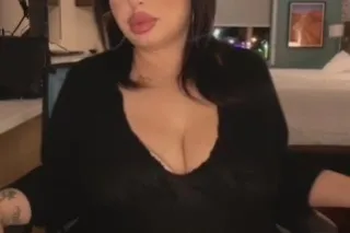 throat goat 🫦 sexy BBW 💕 Fat w... - Image 1